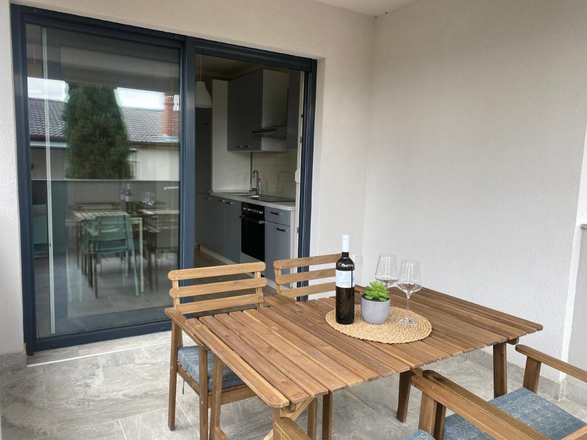 M Plus Residence Pinezići Εξωτερικό φωτογραφία
